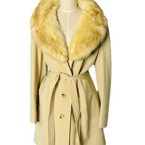 FASHIONBILT Vintage 60s Beige Wool and Genuine Fur Collar Coat.